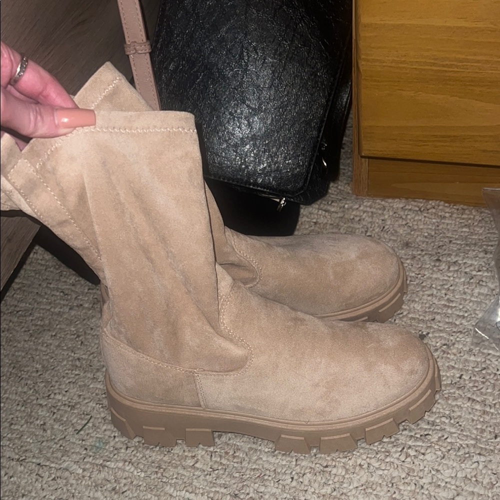 Chic Tan Suede Boots with Chunky Sole